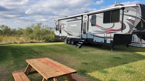 Lake Meredith 45' Huge RV.  Closest to the water!
