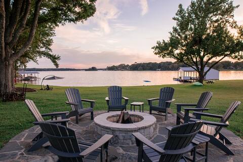 Sunset Shores | Texas Lake House | RV Parking