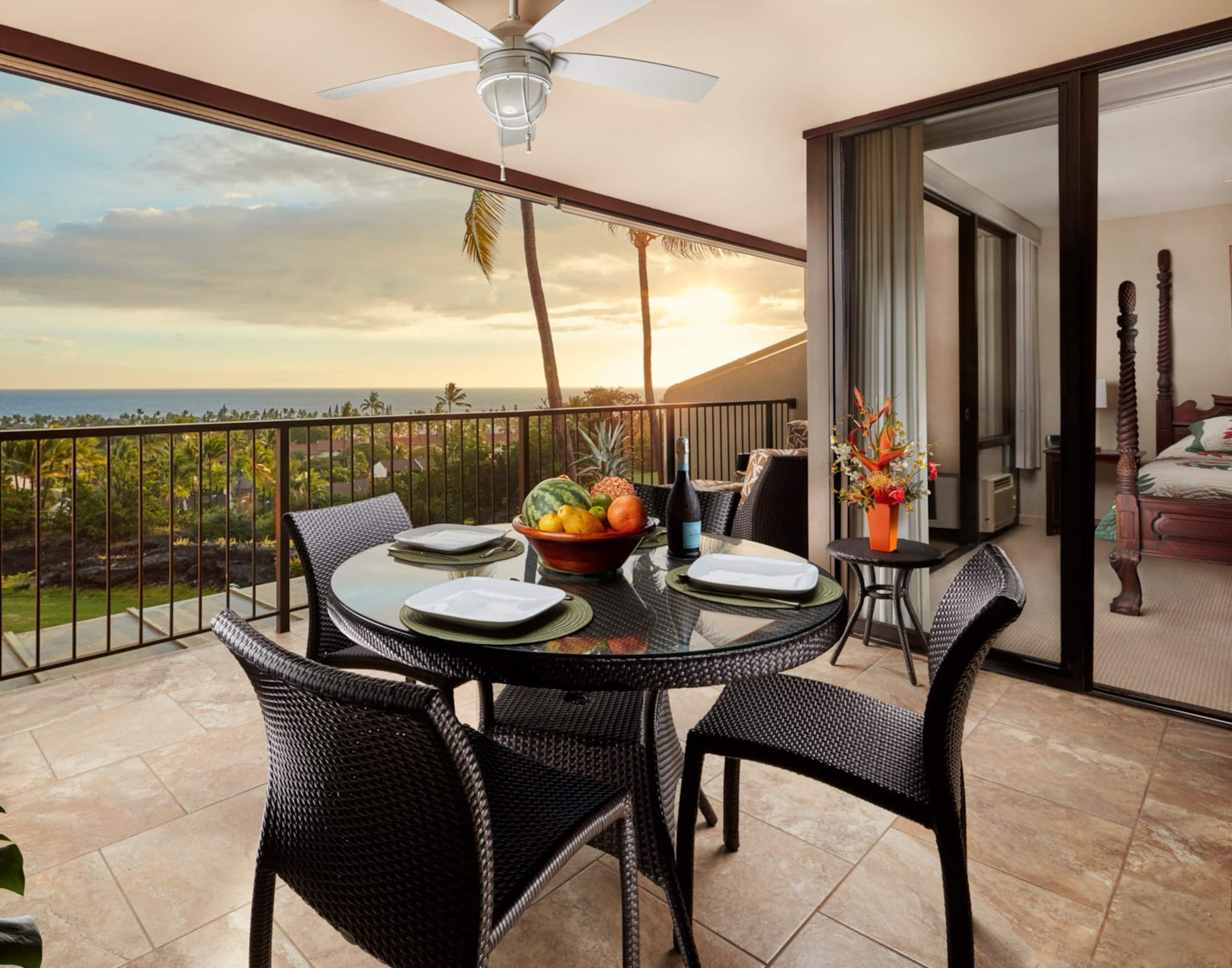 Condo in Kailua-Kona · ★4.96 · 3 bedrooms · 4 beds · 3 baths - Image 11