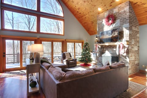 Successful Airbnb property: Extra Roomy! Resort•HotTub•Pool•Pickle•4.5Bd/5.5Ba in Foscoe