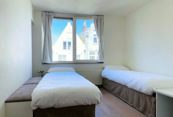 NEW Sunny Spacious City Centre Top Floor Apartment gallery image 5