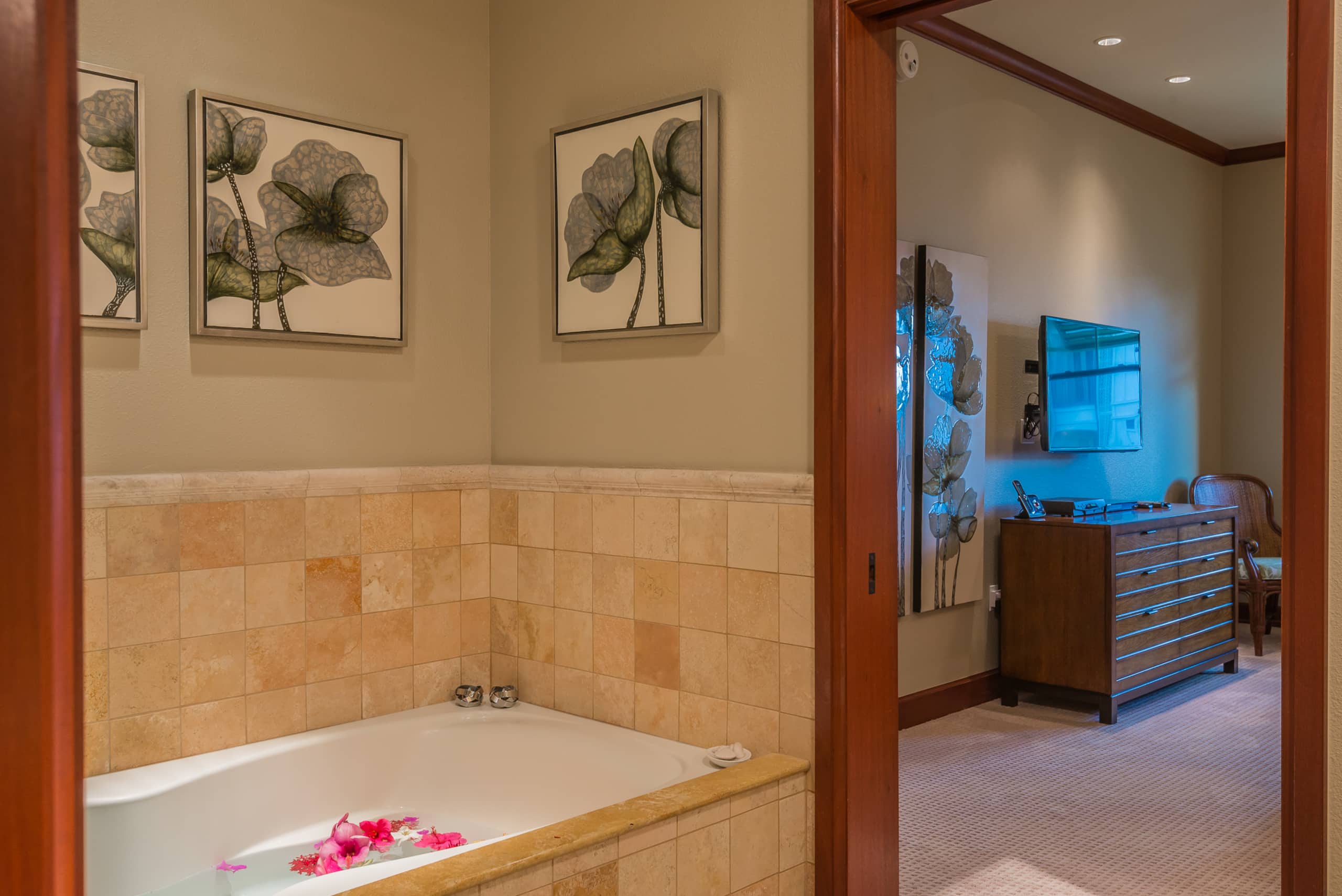 Luxury Kolea | Beach, Hilton Pool & Golf Passes - Image 41