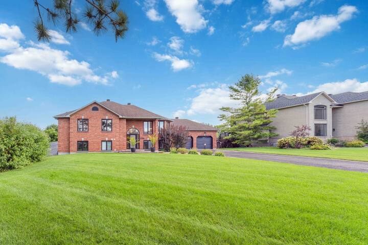 LakeHouse8MinFrom Airport 4Bed4BathHtubSaunaGym gallery image 3