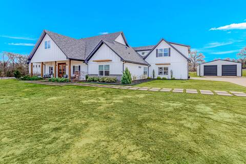 Country Estate: pool, outdoor kitchen, theater