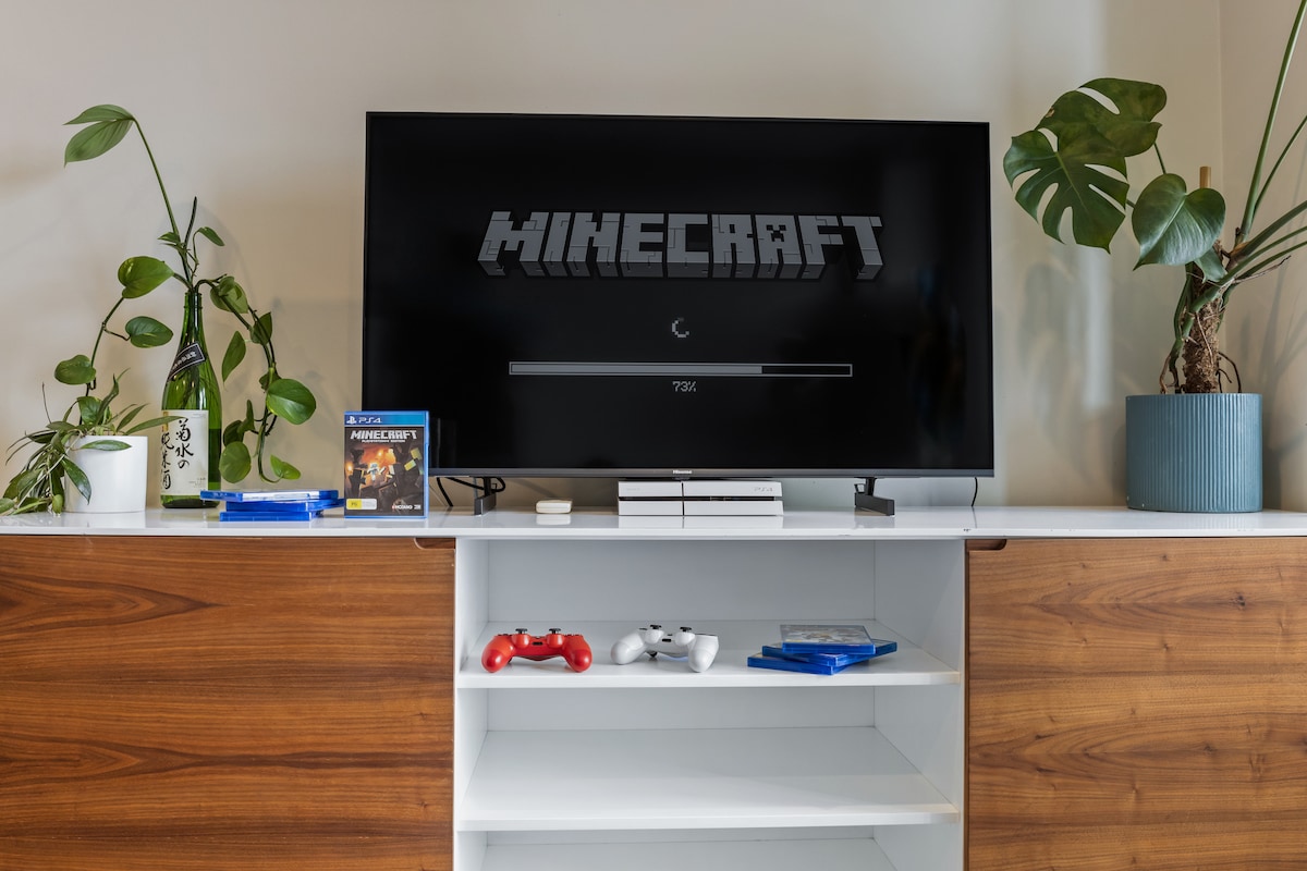 Top performing Airbnb: Highly Rated 2 Bedroom Apartment with Parking in Southbank