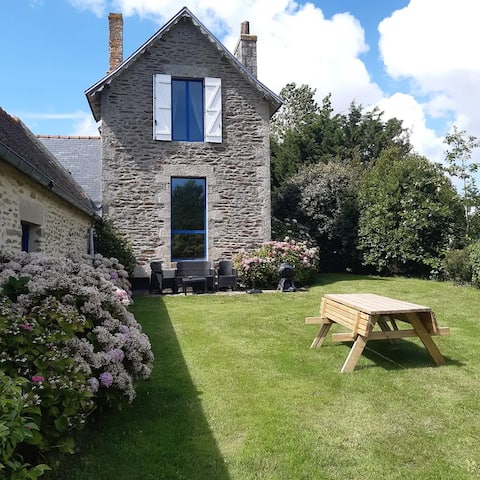 Chic & Authentic Stone Gîte Calm Sea