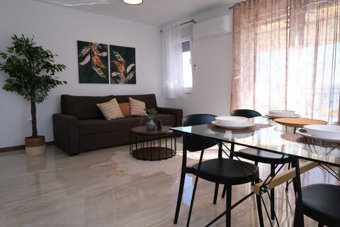 Successful Airbnb property: Seaside Serenity "Earth" with pool, 150m from sea in Općina Sukošan