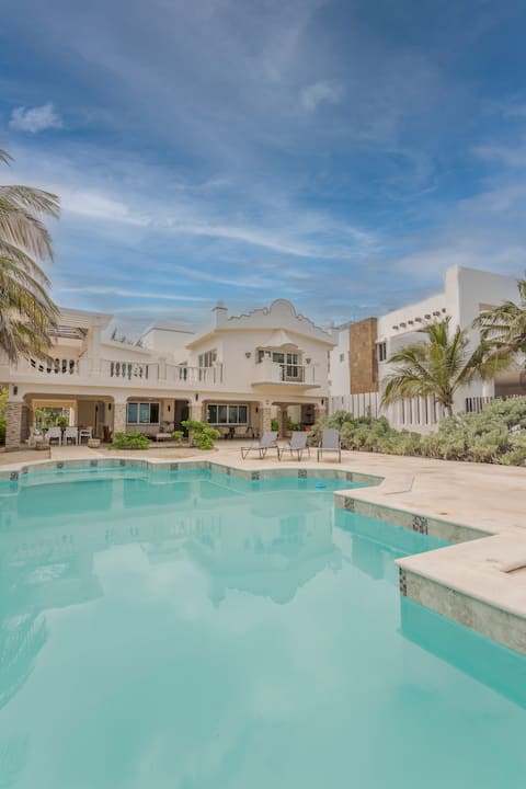 XIX-MAR, large waterfront house with assistance