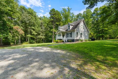 Wooded Escape Near UVA, Wineries & Skyline Dr