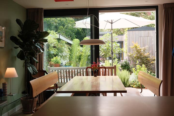 Design Canal House With Lush City Garden - Ámsterdam