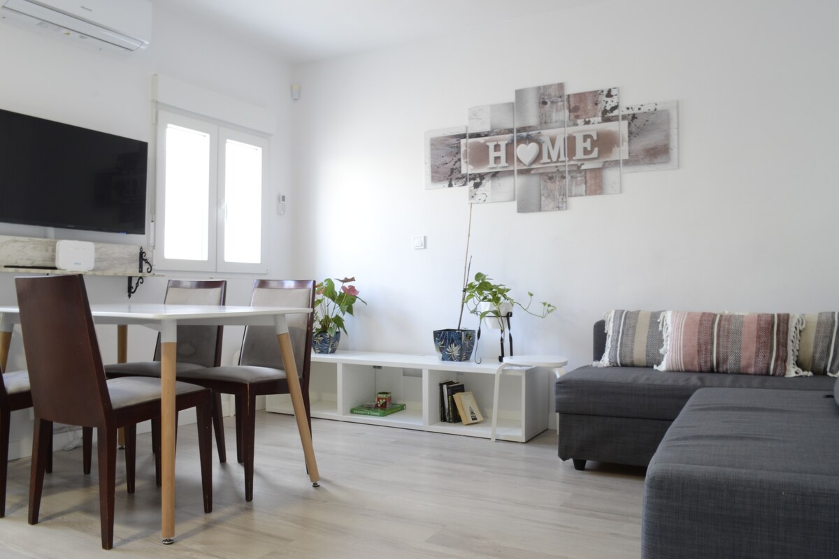 Popular Airbnb listing: Beautiful Apartment Madrid Rio in Carabanchel