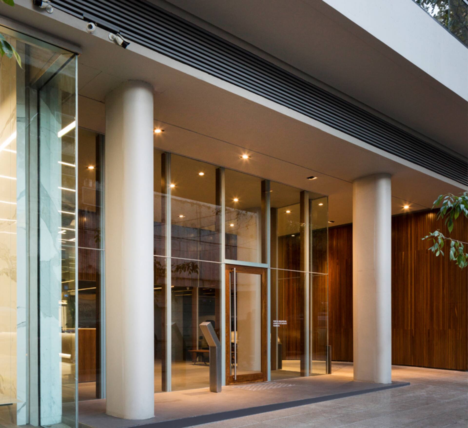 Luxury building, comfortable and impeccable!