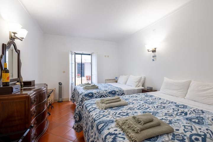 Schlafzimmer 1