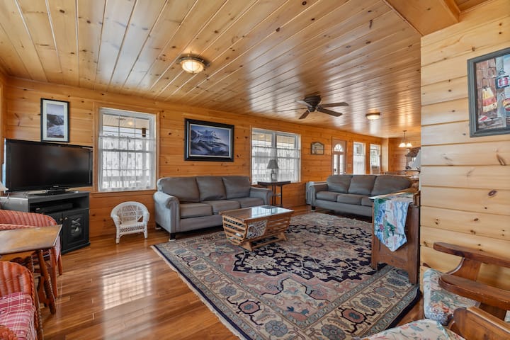 Oceanfront Cottage 1 - Orient Express, Old Orchard Beach