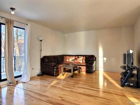 Nice Open Air Condo! Electric charging stations!