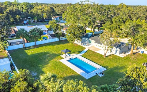 Exclusive Pool Villa for 20+ Guests in Tampa