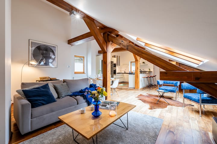 Attic Retreat W A/c - 117m2 - 3 Min>old Town Sq - Praga
