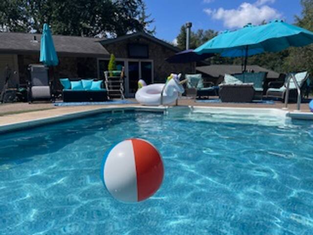 Large Recreational Retreat