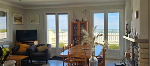 Vacation home with sea view and marina