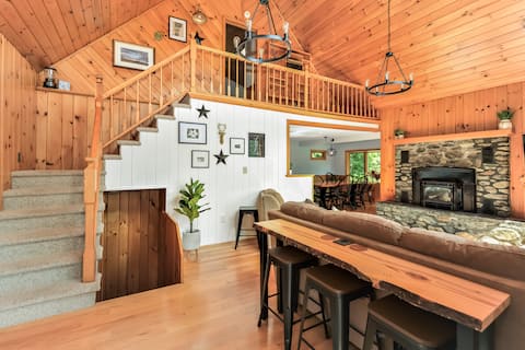 Edelweiss! Ski Chalet: 5 Bed, 5 Mins to Jay Peak!