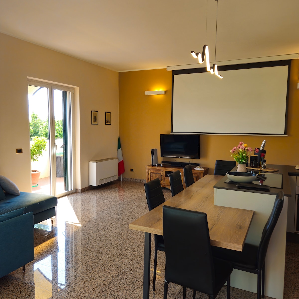 Top Airbnb: S'Home - Villa with Jacuzzi - Sustainable Journey a Latina