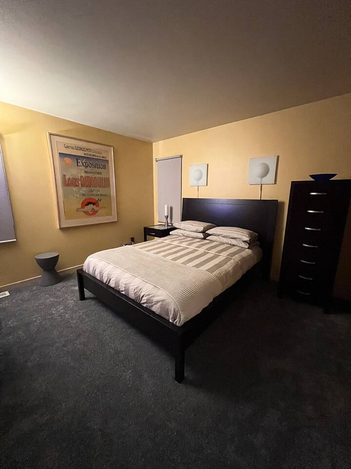 Ყვითელ საძინებელში არის სააბაზანო