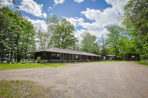 Sportsman’s Resort | Sleeps 21! August Dates!