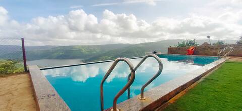 Paramount AC 3bhk&  Lake View Garden Infinity Pool