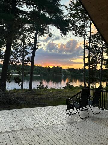 Sunset Shore Cottage – Riverfront gallery image 3