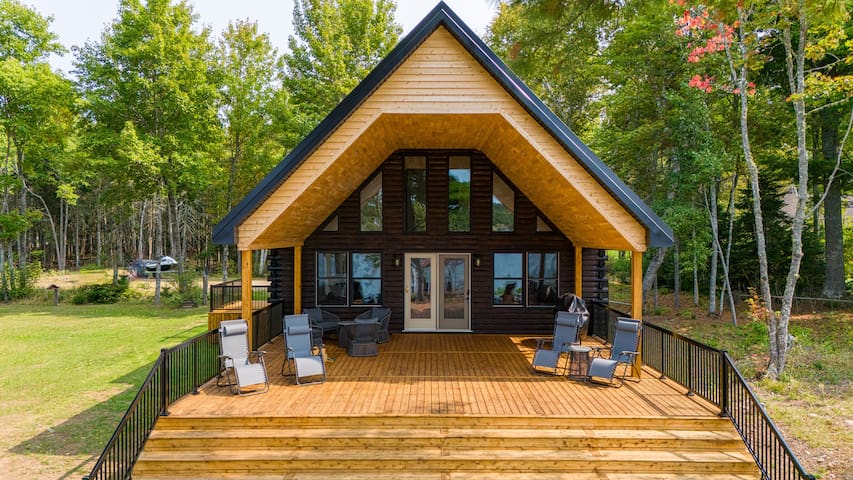 Sunset Shore Cottage – Riverfront