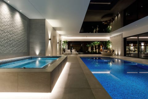 Grand Estate: Two Retreats - Pools, Spas & Gardens