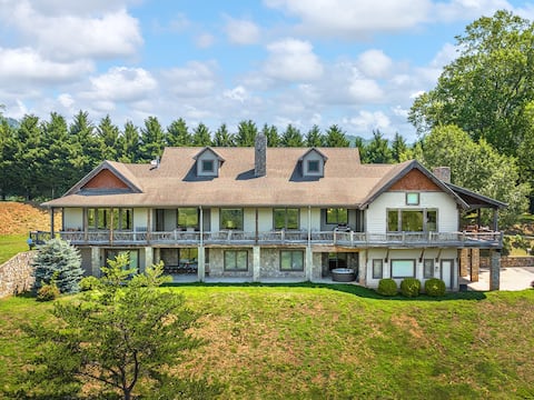 Luxury 8400 sq ft Lodge|Hot Tub|Panoramic Views