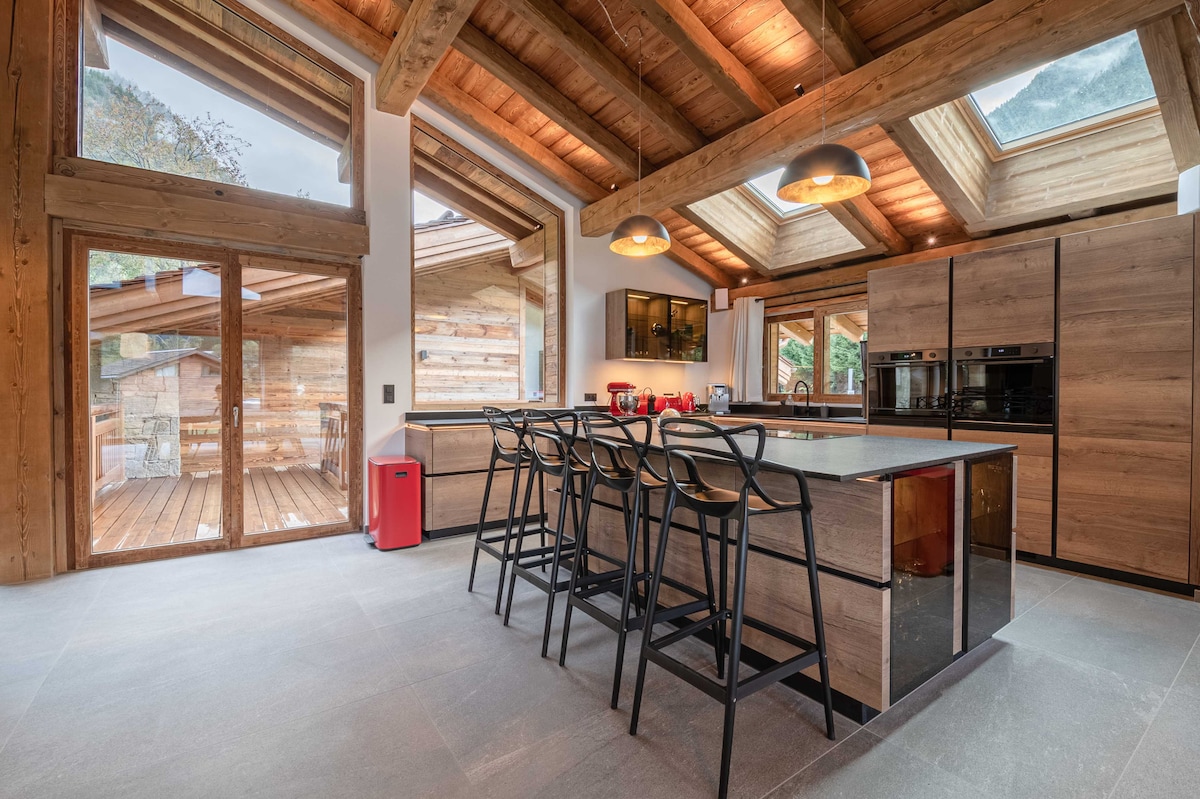 Popular Airbnb listing: 426 m2 of luxury, calm and pleasure in Chamonix Mont Blanc