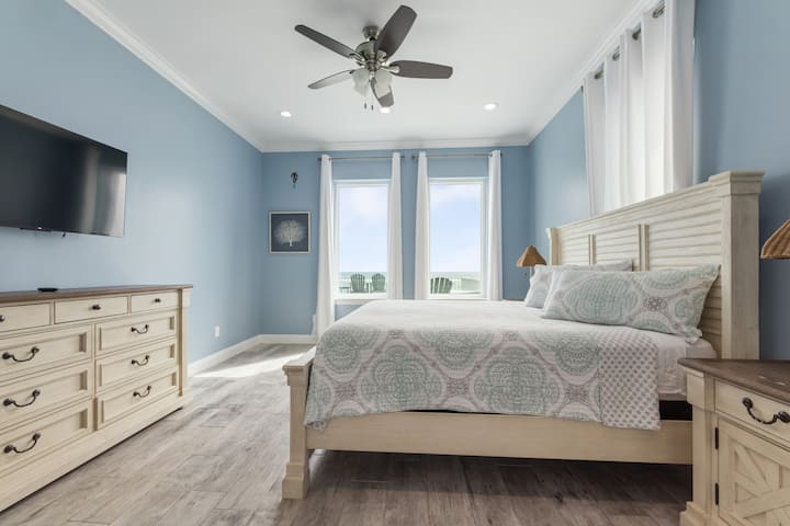 Sea Bliss · Nyumba ya Likizo ya Kifahari ya Ufukweni · Fuko za Gulf Shores · Mandhari ya Ufukweni katika Kila Chumba Kikuu · Matandiko ya Kifahari, Yenye Starehe · Vyumba Vitano vya Kulala vya Suite vya King vyenye Televisheni · Mabafu ya Kibinafsi ya Ndani ya Chumba · Mashuka ya Pamba na Vitambaa vya Kufunika