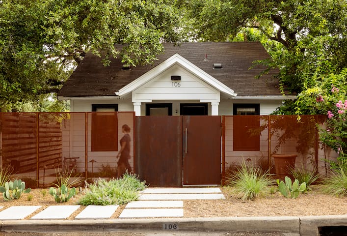 Bangin’ Bungalow @ Congress House