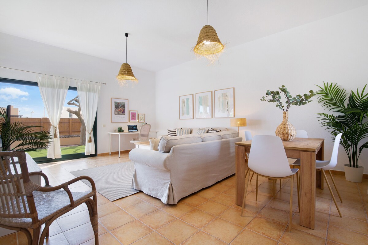 Top Airbnb: Cozy, bright house, garden, wifi in La Oliva