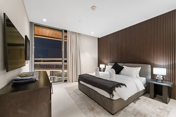 Dormitorio: ¡Relájate con estilo con una decoración moderna y unas vistas impresionantes de la ciudad!