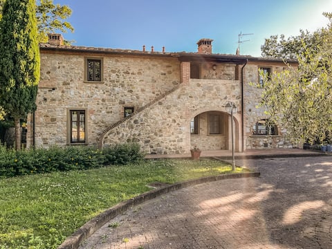 Villa with Pool and Sauna in the Tuscan hills