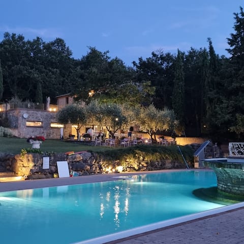 Villa with Pool and Sauna in the Tuscan hills