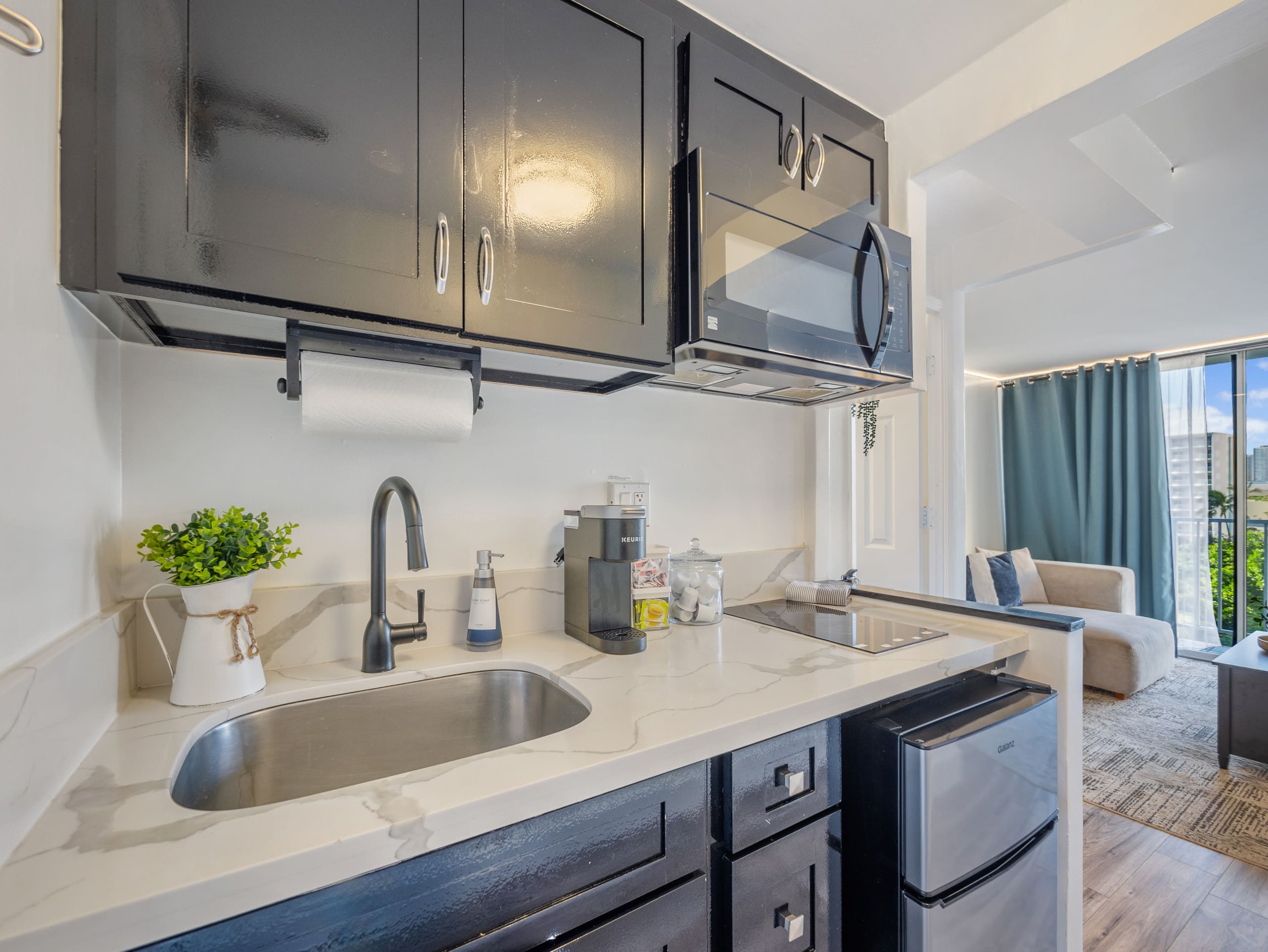 Minutes Away from Beach! Sea-N-Waikiki Condo! - Image 20