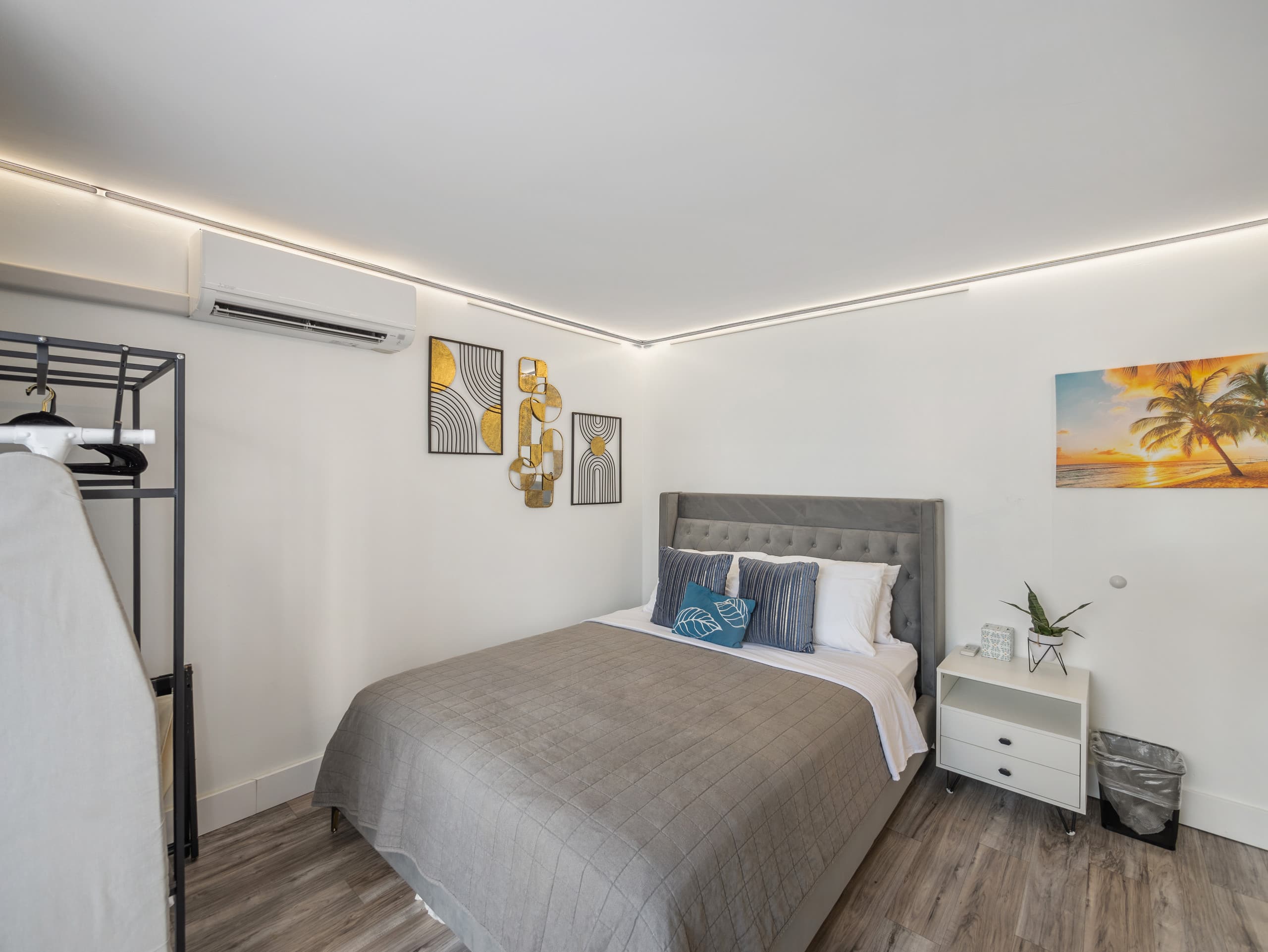 Minutes Away from Beach! Sea-N-Waikiki Condo! - Image 23