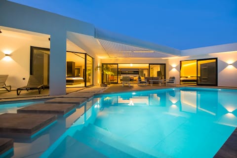 Luxury Villa with Sauna, Heated and Indoor Pool