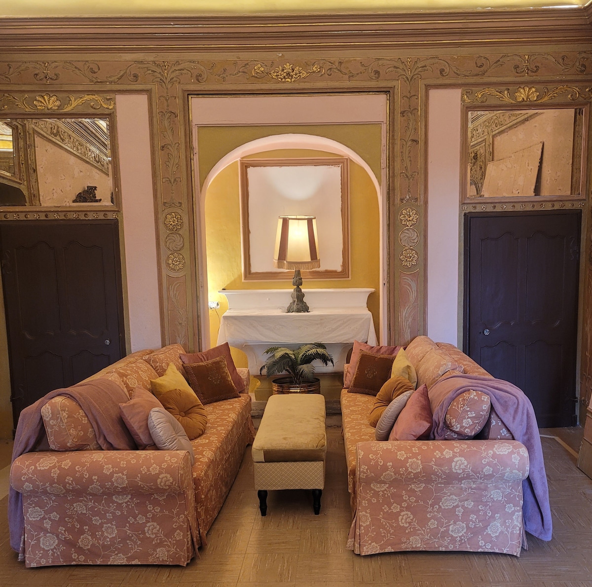 Beliebte Airbnb-Anzeige: Majestic spacious palace with garden and pool in Ventimiglia