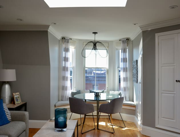 South End Penthouse w/Roofdeck gallery image 3