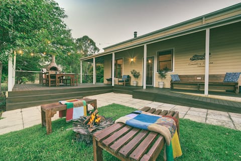 Country Escape with Outdoor Hot Tub and Pizza Oven