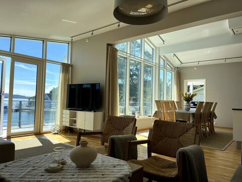 Popular Airbnb listing: South-facing and cozy cabin by the lake in Tysvær