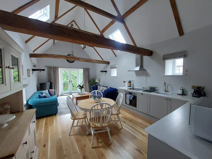 Luxury Victorian Hayloft Barn, Newly Converted. - Rutland