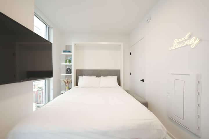 Modern Private Condo Downtown - Gym, Pool, Bayview - Miami, FL