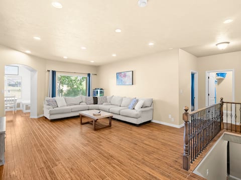 Spacious home near silicone slopes