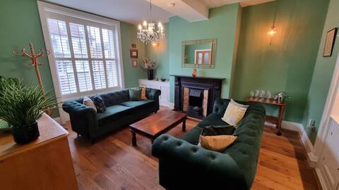 5 bed period house, Sleeps 10, great for Families!
